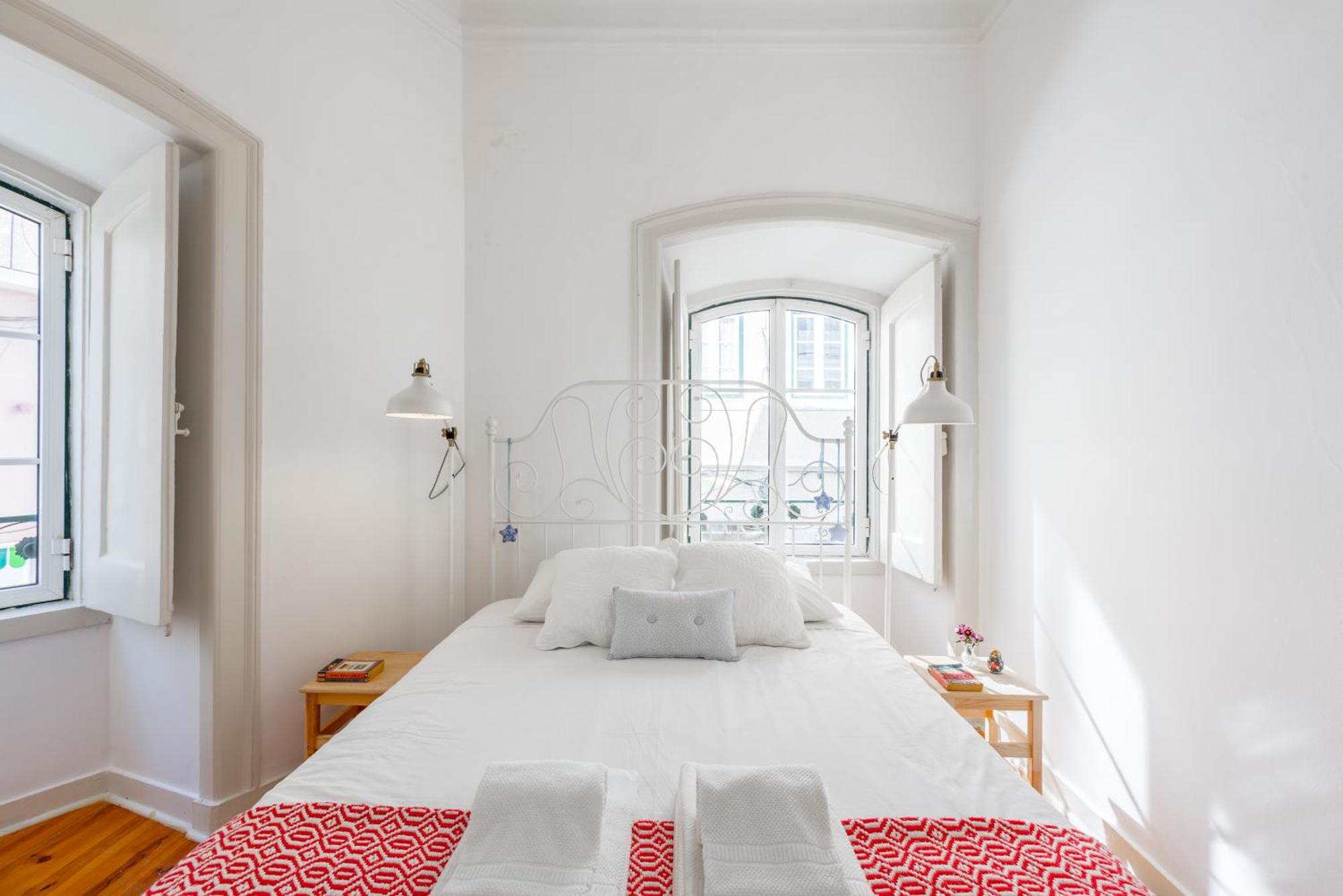 Spacious, Bright And Sunny Apartment, By Timecooler リスボン エクステリア 写真