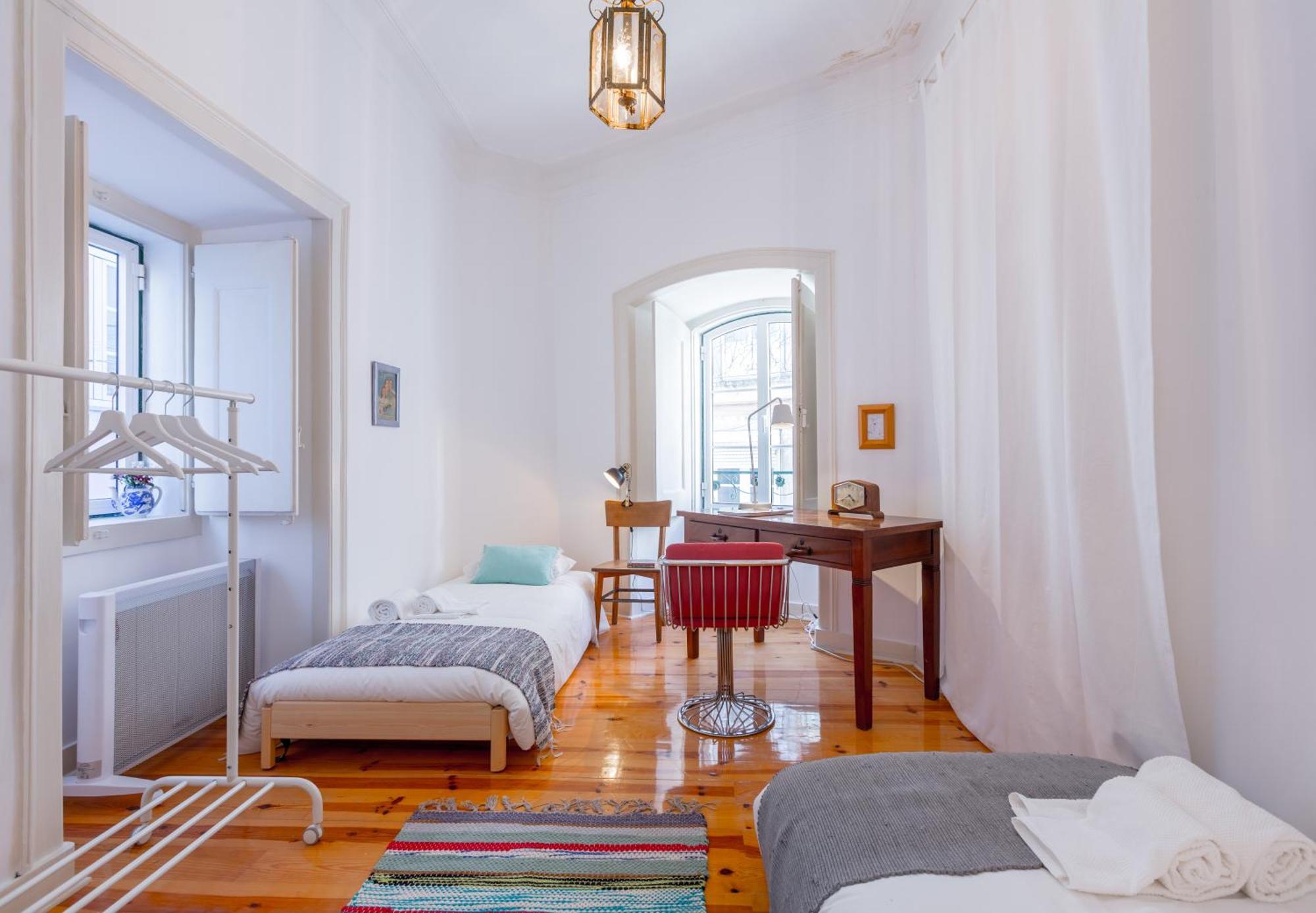 Spacious, Bright And Sunny Apartment, By Timecooler リスボン エクステリア 写真