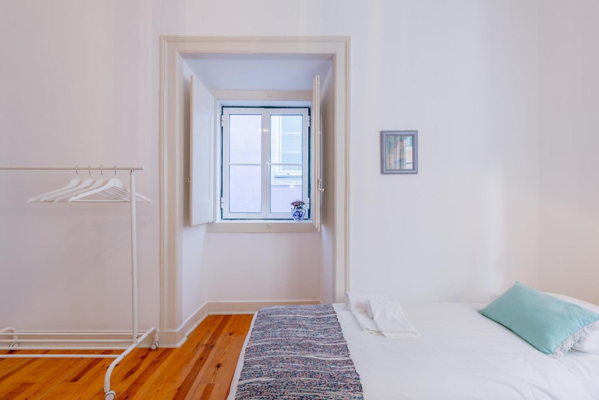 Spacious, Bright And Sunny Apartment, By Timecooler リスボン エクステリア 写真