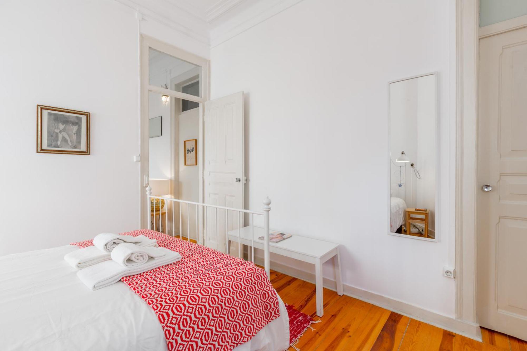 Spacious, Bright And Sunny Apartment, By Timecooler リスボン エクステリア 写真