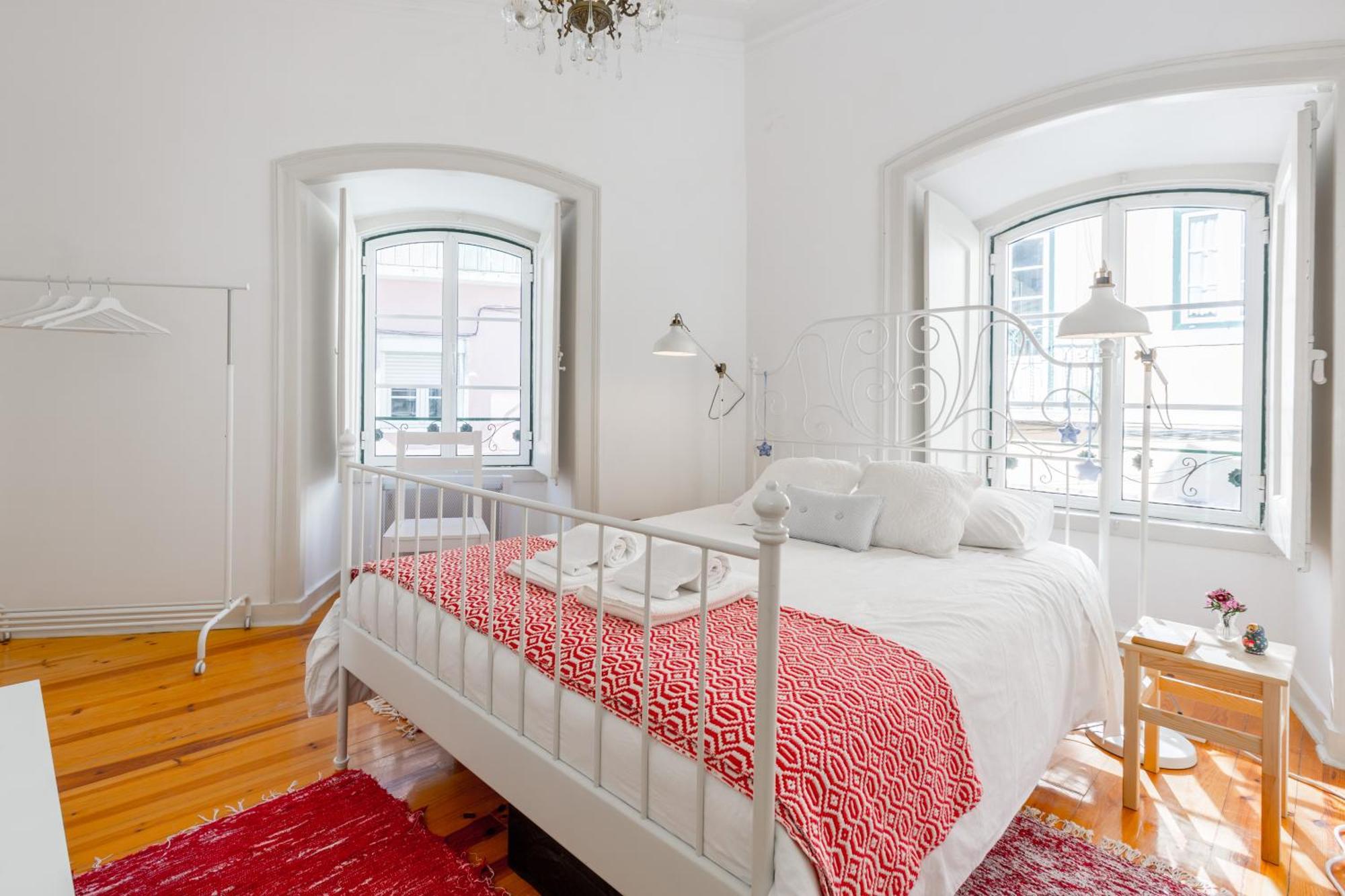 Spacious, Bright And Sunny Apartment, By Timecooler リスボン エクステリア 写真