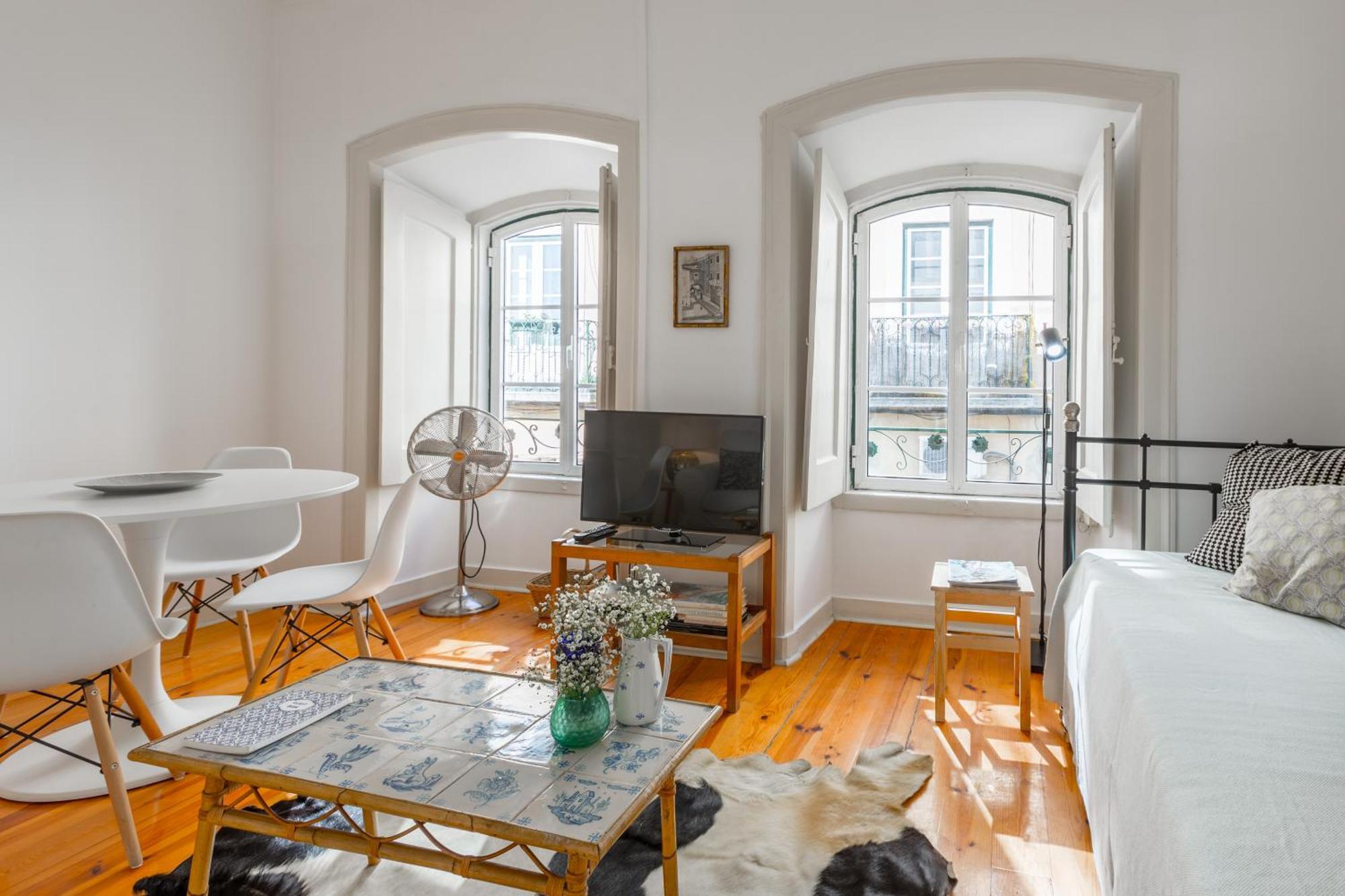 Spacious, Bright And Sunny Apartment, By Timecooler リスボン エクステリア 写真